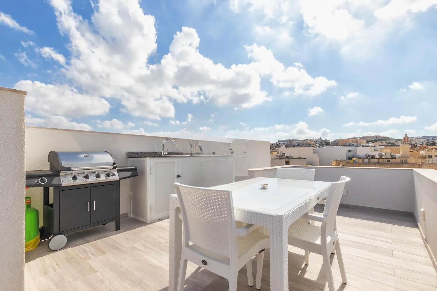 The Penthouse Apartment Saint Julian's 0*,  Malta